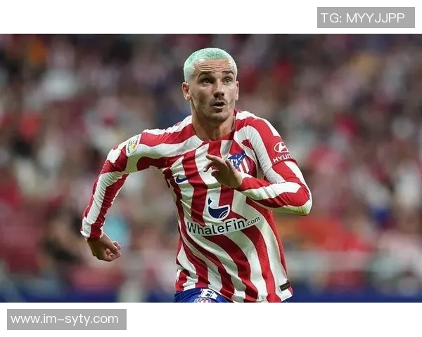 巴萨一年前晒图格子成背景格列兹曼今日以相同文案巧妙回应